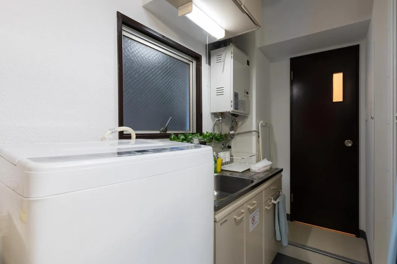 Apartment 池袋駅西口地下鉄出口徒歩4分ワンルーム4名コンビニ1分アクセス便利